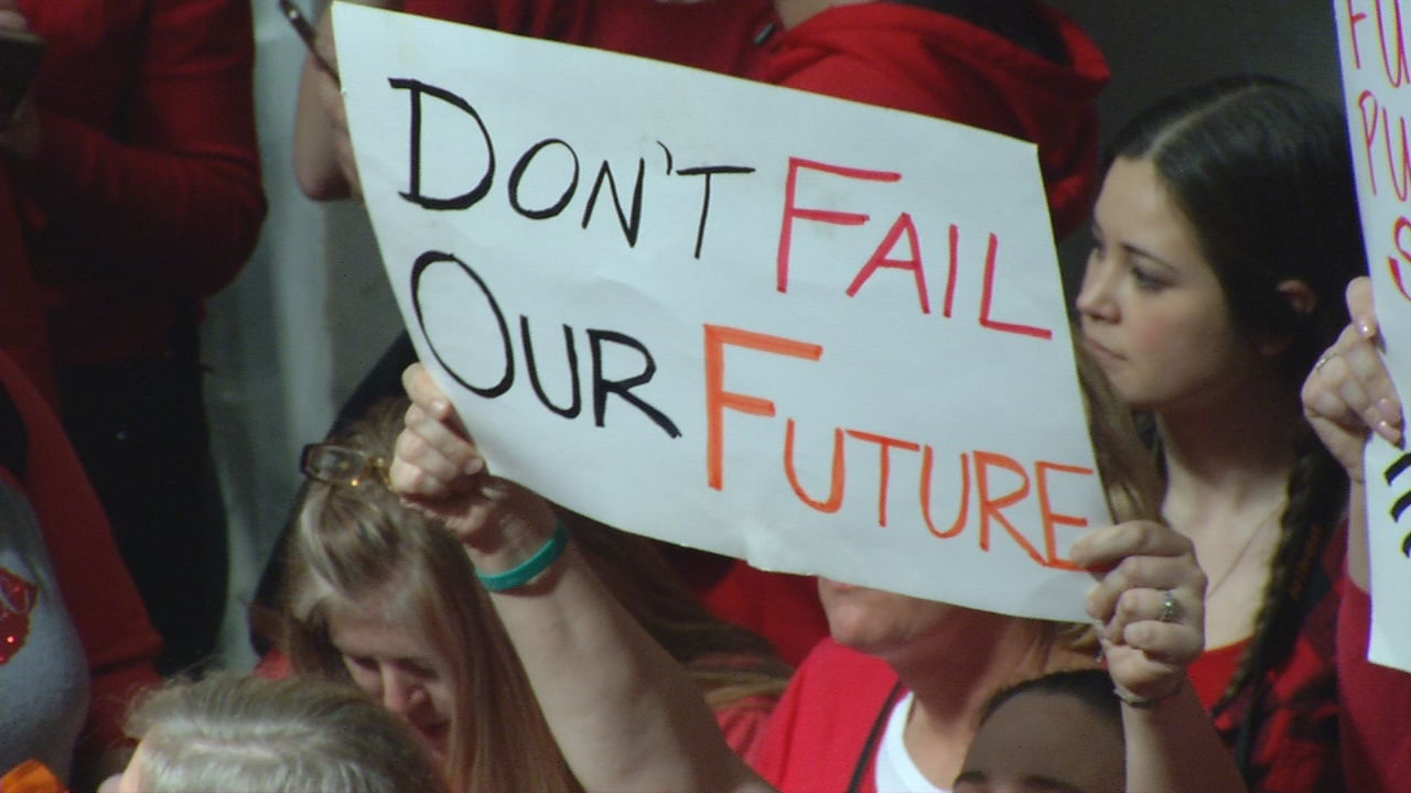 Parents show support for JCPS teacher 'sick outs'